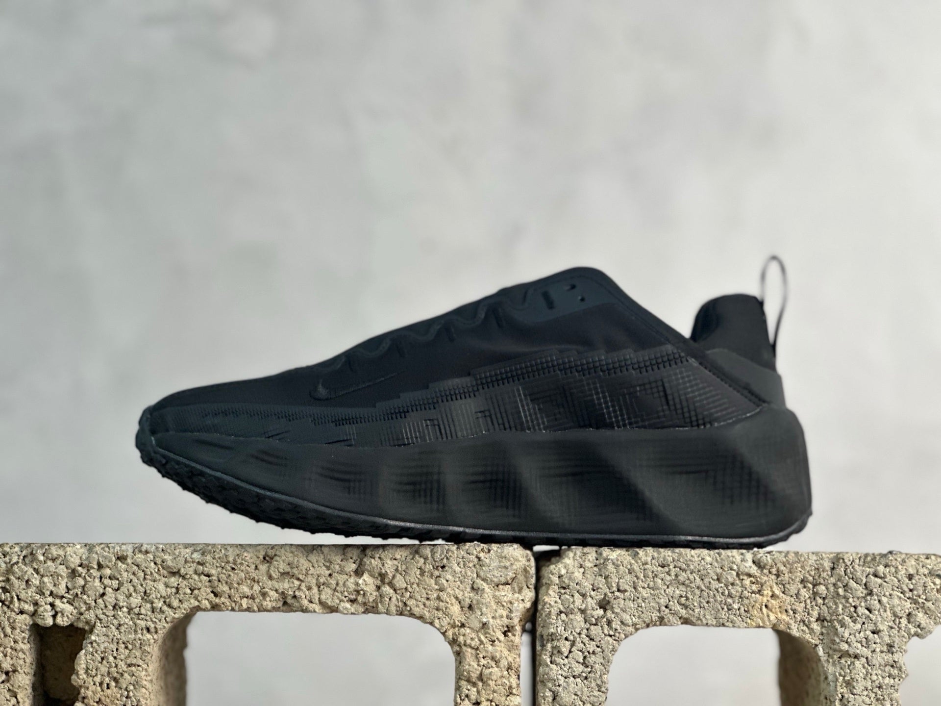 Zoom X Wave – Full Black Edition