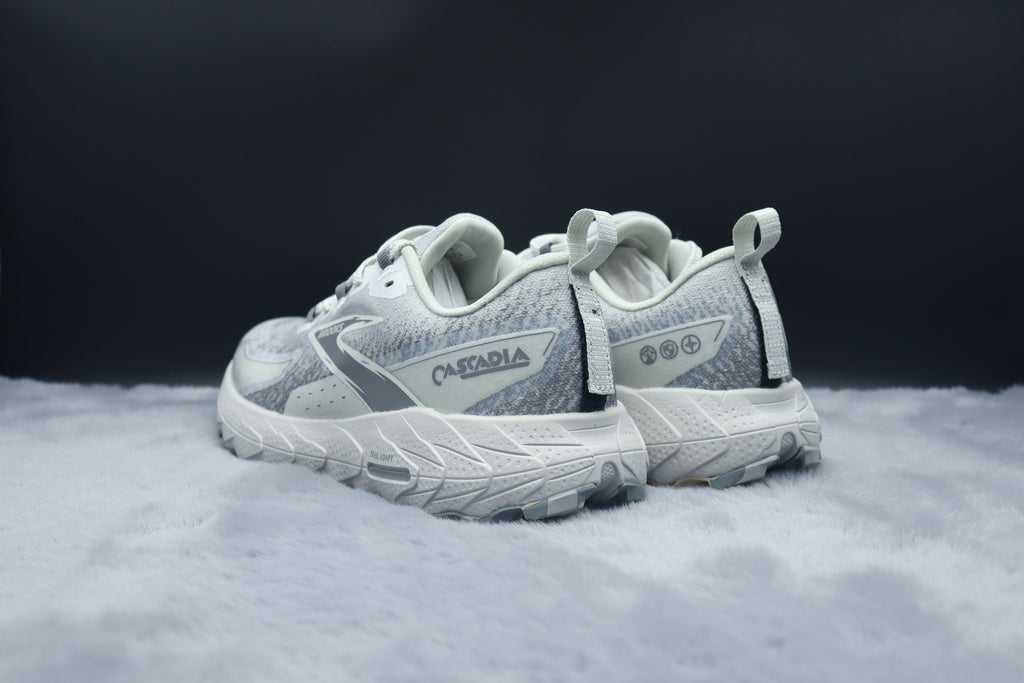 BRKS Cascadia 18 – Arctic White
