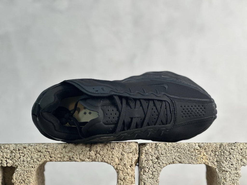 Zoom X Wave – Full Black Edition
