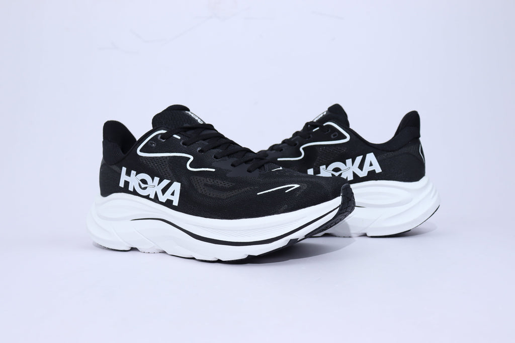 Clifton 10 - HK Unisex Sneakers - Black