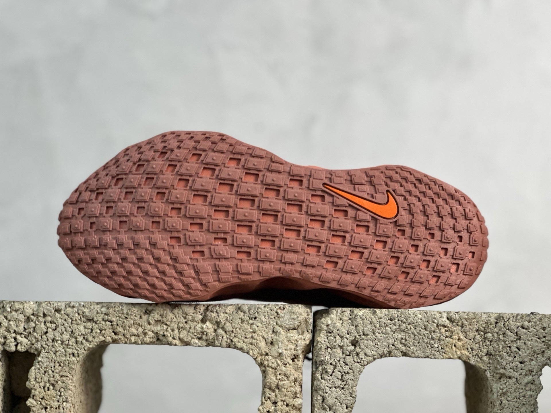 Zoom X Wave – Cream Crimson Edition