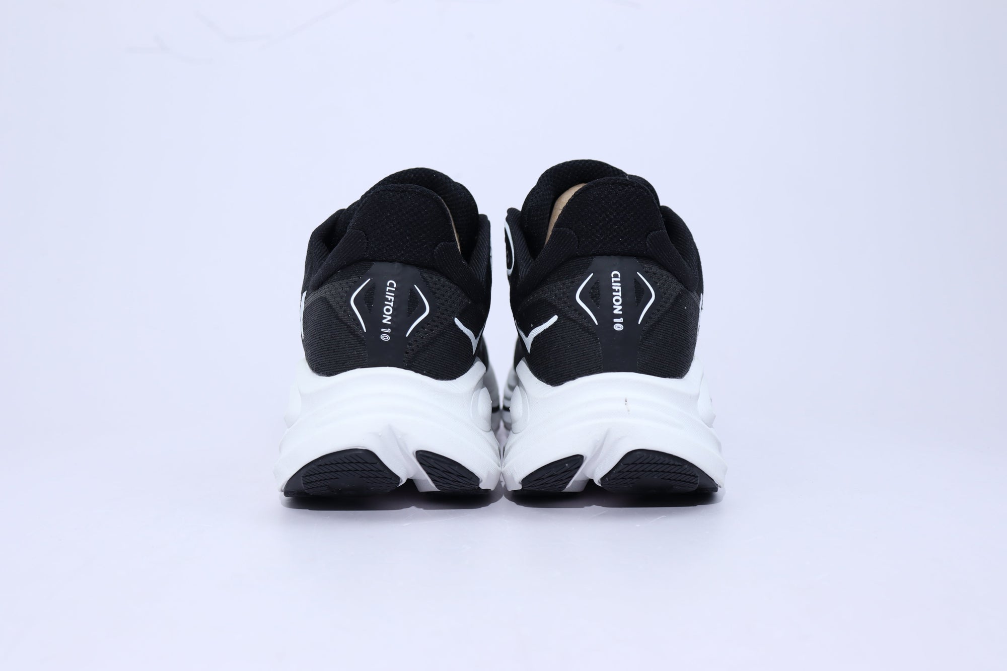 Clifton 10 - HK Unisex Sneakers - Black