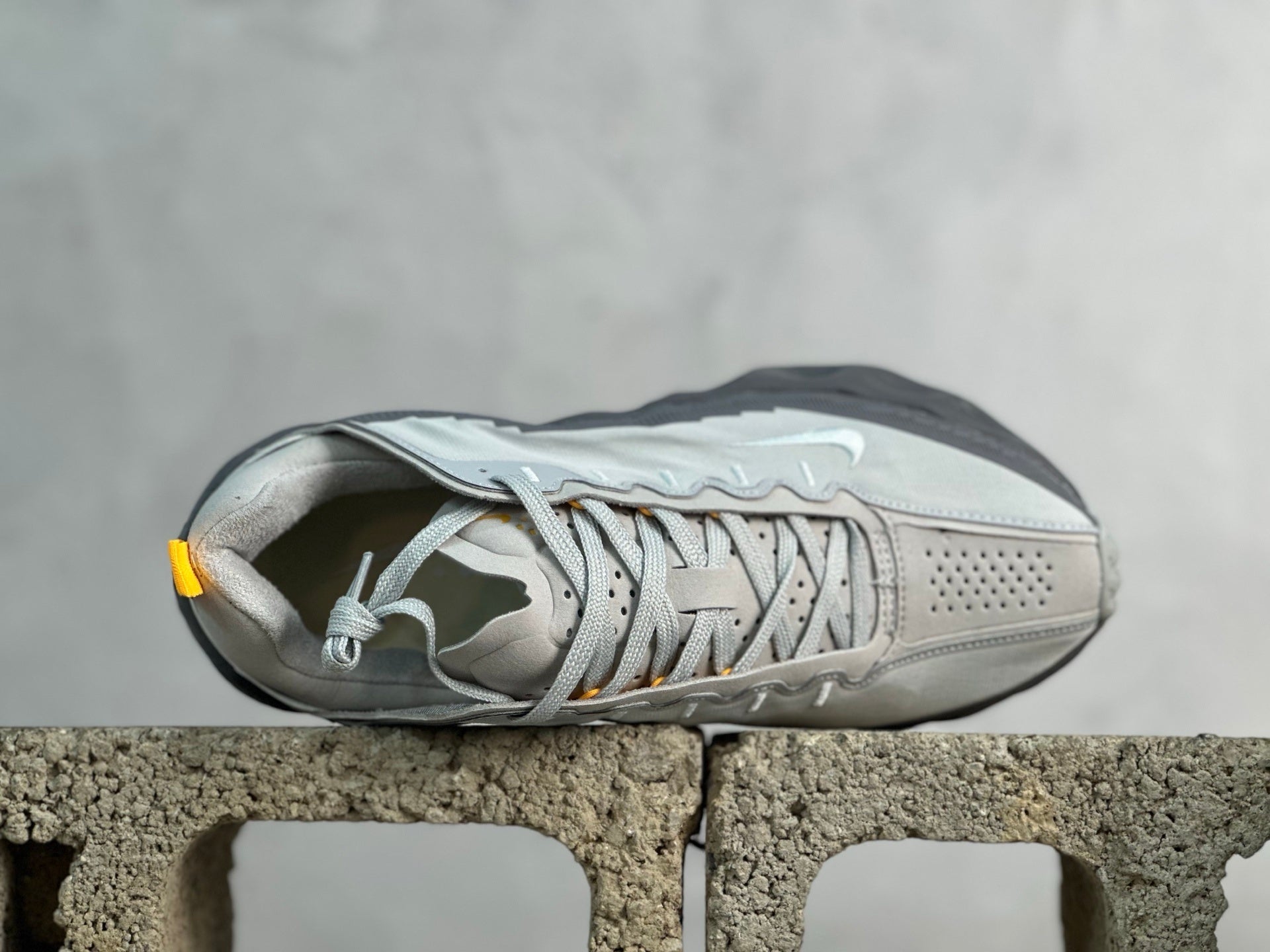 Zoom X Wave – Steel Grey Edition