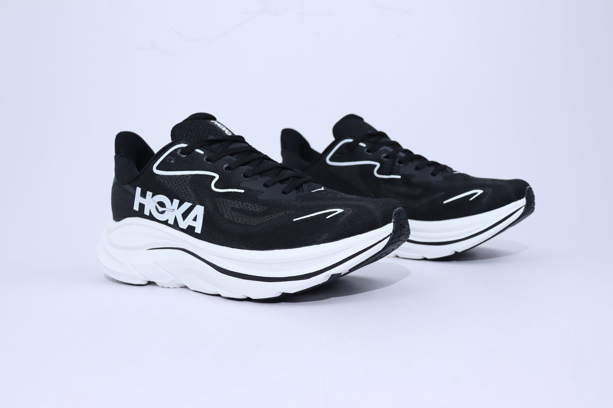 Clifton 10 - HK Unisex Sneakers - Black