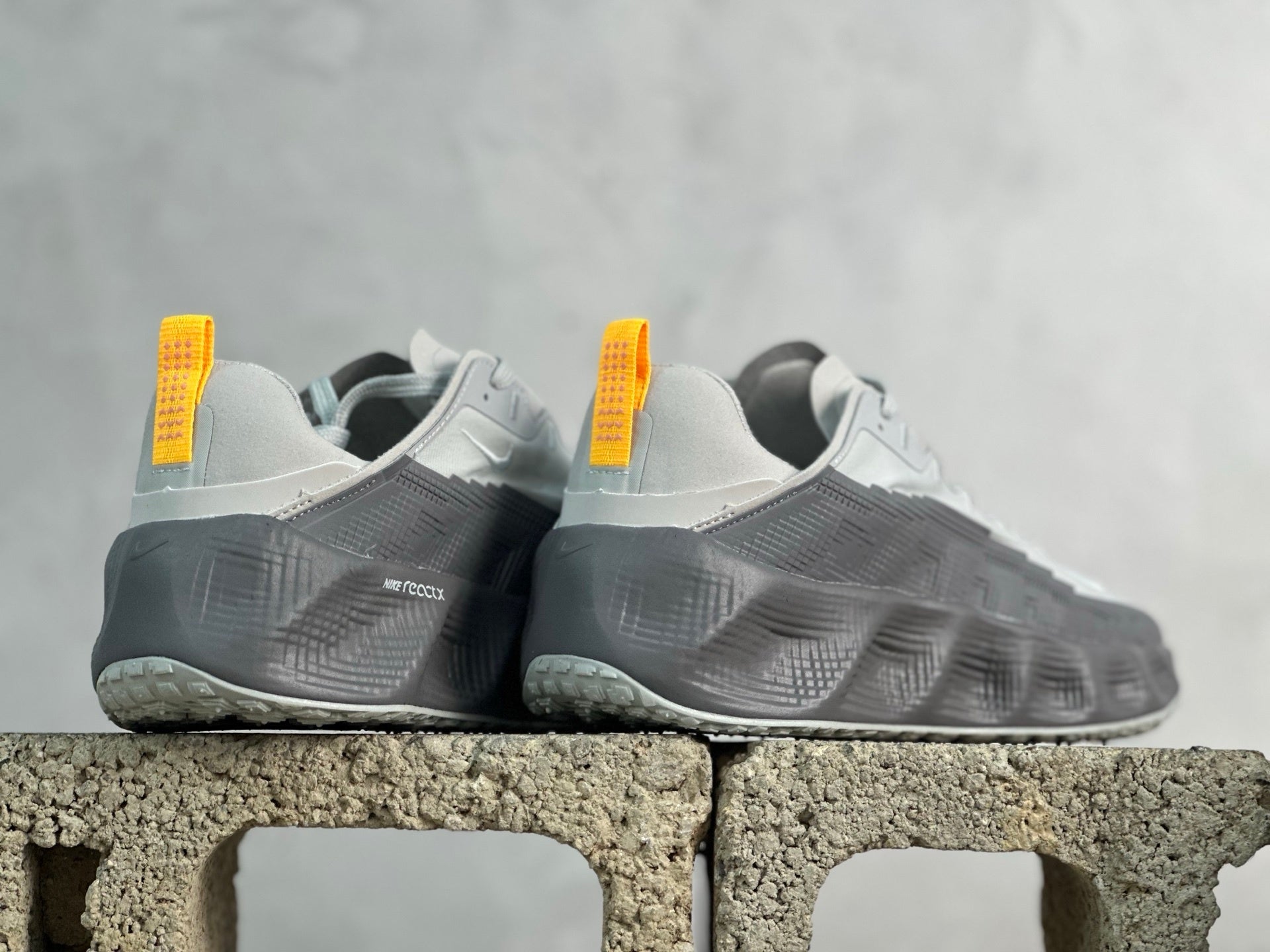Zoom X Wave – Steel Grey Edition