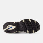 NB 530 - METALLIC SILVER with BLACK CEMENT